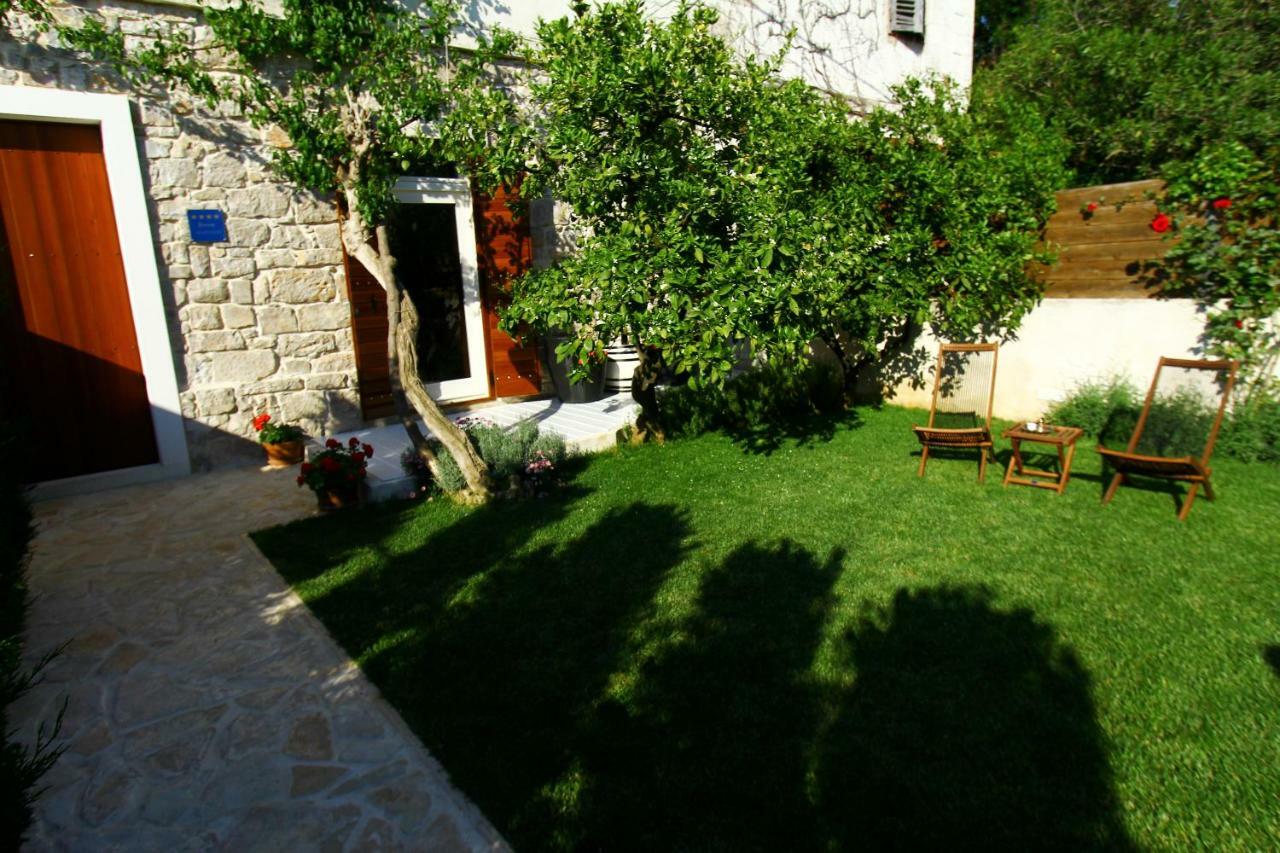 Apartmán Old House Sveti Filip i Jakov Exteriér fotografie
